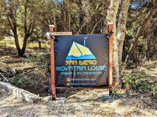 The Luminous Lodge-Remodeled Cabin W/ Valley Views in Santa Ysabel, USA