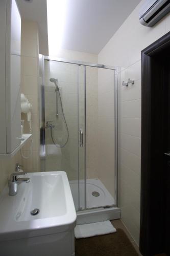 Seaside family friendly house with a swimming pool Trogir - 17358 - image 3