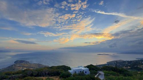 Aegean Mirror, Andros