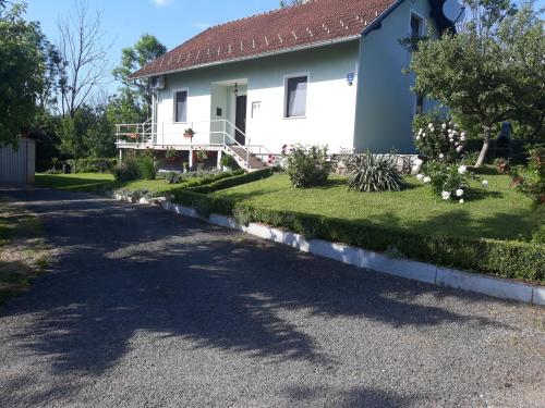  Apartments with a parking space Slunj, Plitvice - 17408, Pension in Slunj