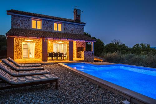 Luxury villa with a swimming pool Risika (Krk) - 17410 - Accommodation - Vrbnik