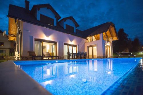 Luxury villa with a swimming pool Dujmic Selo, Gorski kotar - 17441 - Accommodation - Ogulin