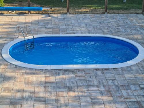 Family friendly house with a swimming pool Nova Kapela, Slavonija - 17313