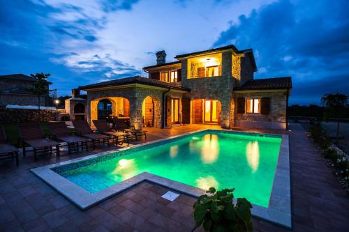 Luxury villa with a swimming pool Vrh, Krk - 17443 - Accommodation - Vrh