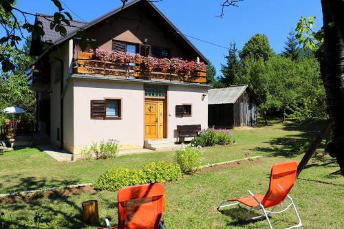 Family friendly house with a parking space Korenica, Plitvice - 17312 - Location saisonnière - Korenica