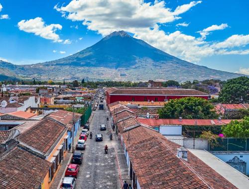 Vista exterior, Francisco's rest house hotel in Antigua Guatemala