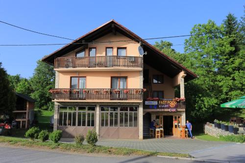 Apartments and rooms with parking space Donje Taboriste, Plitvice - 17486 - Chambre d'hôtes - Slunj