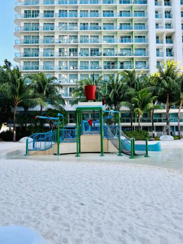 Azure Pool View w/ Netflix & Wifi Boracay Tower, Manila (photo 9)