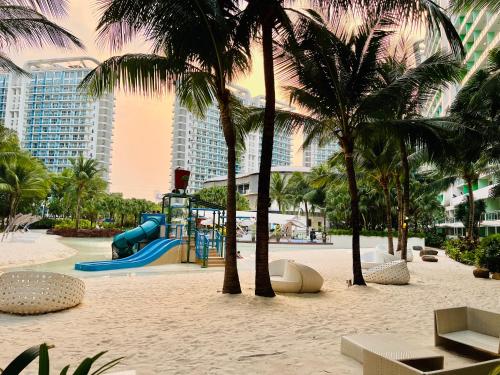 Azure Pool View w/ Netflix & Wifi Boracay Tower, Manila (photo 10)