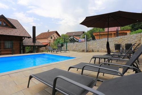 Apartments and rooms with a swimming pool Grabovac, Plitvice - 17514