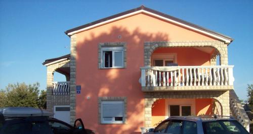  Apartments with a parking space Vir - 17422 in Vir