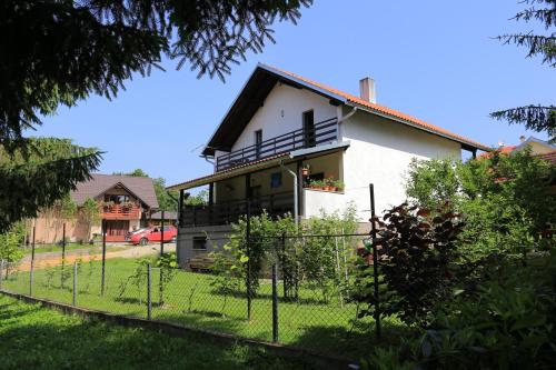 Apartments with a parking space Donje Taboriste, Plitvice - 17527 - Location saisonnière - Slunj