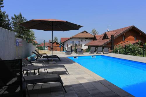 Family friendly apartments with a swimming pool Grabovac, Plitvice - 17532