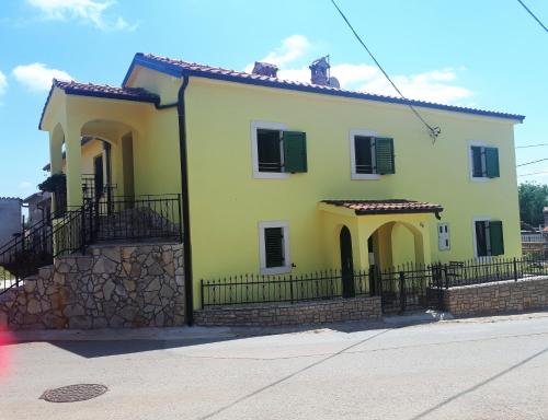 Apartments with a parking space Kastelir, Central Istria - Sredisnja Istra - 17528 - Kaštelir