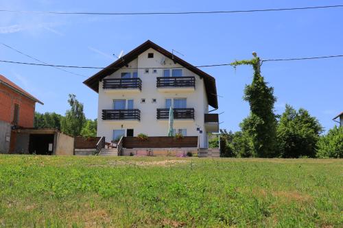  Rooms with a parking space Grabovac, Plitvice - 17419 in Rakovica