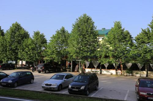 Rooms with a parking space Slunj, Plitvice - 17485 - Slunj