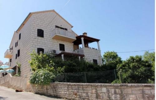  Apartments with a parking space Sutivan, Brac - 17537 in Sutivan