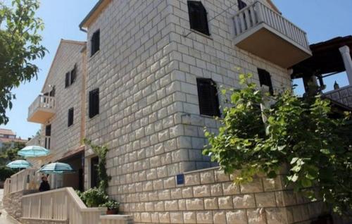  Apartments with a parking space Sutivan, Brac - 17537 in Sutivan