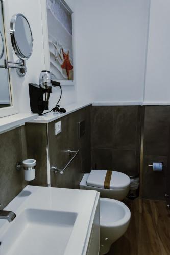 B&B Vanity - image 6