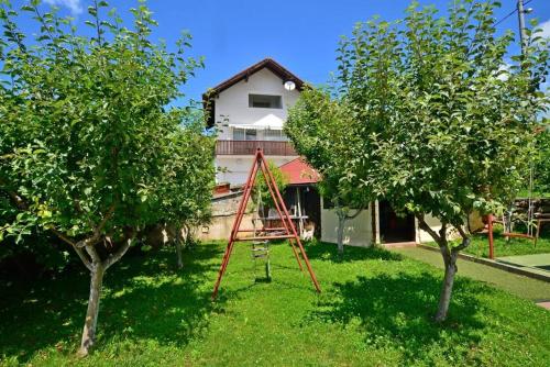 Apartments with a parking space Slunj, Plitvice - 17380 - Location saisonnière - Slunj