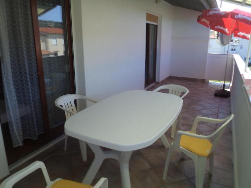 Apartments with a parking space Lopar Rab - 17436 - image 12