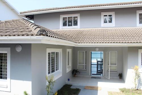 Adam Legacy Beach Villa, Tinley Manor in Dolphin Coast