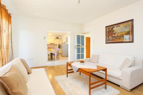 Apartments with a parking space Podstrana Split - 17053 - image 5