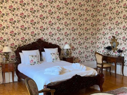 24H LE MANS Château de Lauresse chambres d'hôtes Luxe, avec services - Tap to explore photos