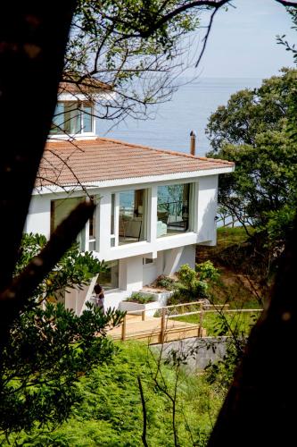 A szálláshely kívülről, Wishome- Villa sobre el mar, piscina climatizada in Unquera