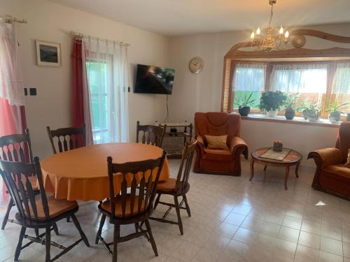 Létesítmények, Beatrix Üdülőház (Beatrix Udulohaz) in Balatonberény