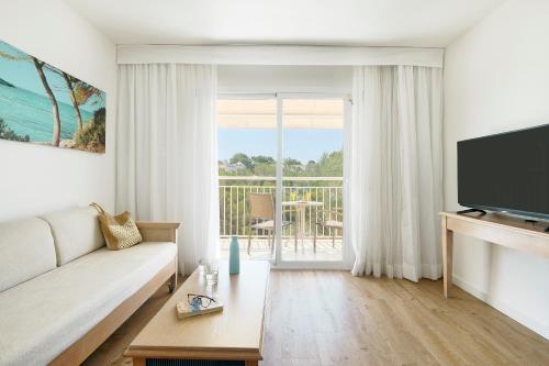 ระเบียง/ชานเรือน, Iberostar Waves Club Cala Barca in กาลาซันตันยี