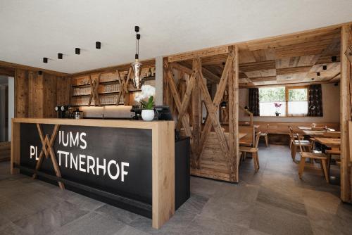 Restorāns, Plattnerhof Viums - Quiet family farm with heated pool and Guest Card near Brixen in Naz-Sciaves