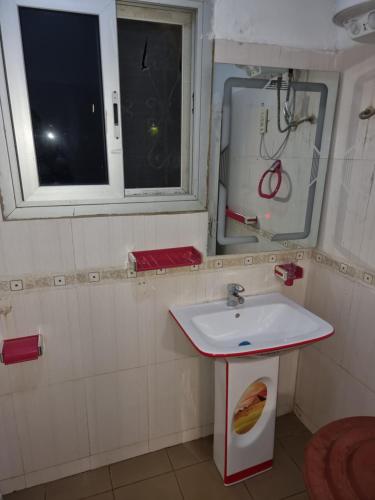 Bathroom, CHAMBRES PRIVEES CLIMATISEE ACCES DOUCHE -CUISINE-SALON in Dakar
