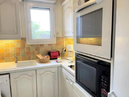 Appartement "La Detente" St Raphael, au calme, vue piscine, climatise in Vallon de Coste