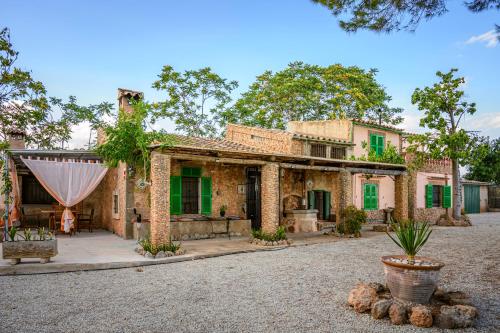 Nice Majorcan country house Sta Maria del Camí by Renthousing