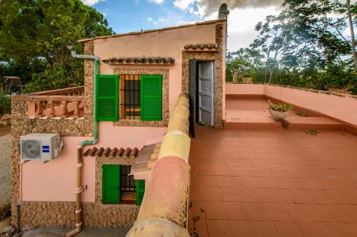 Nice Majorcan country house Sta Maria del Camí by Renthousing