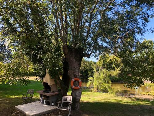 Maison de 2 chambres avec piscine privee jardin amenage et wifi a Saint Georges de PointindouxC