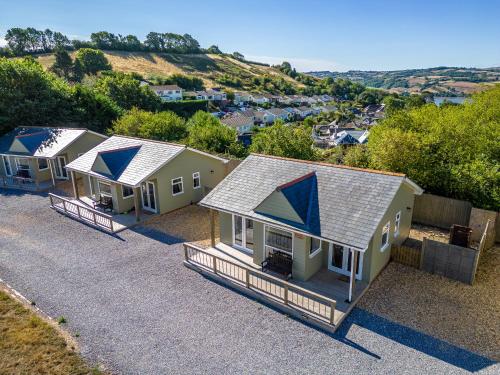 2 bedrooms, 3 beds