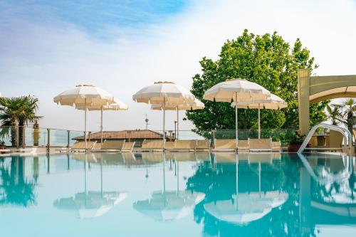 مسبح, Hotel Arena in لوجانا دي سيرميوني