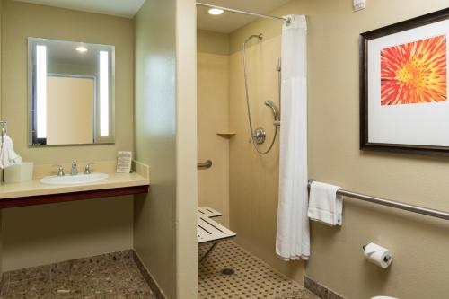 Staybridge Suites Las Vegas - Stadium District by IHG