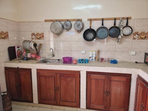 Cocina, CHAMBRES PRIVEES CLIMATISEES-DOUCHES PERSONNELLES-NEFLIX-SALON in Dakar