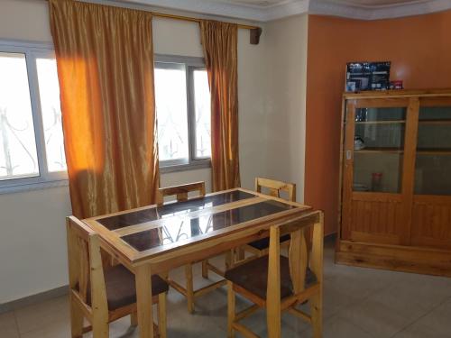 Instalaciones, CHAMBRES PRIVEES CLIMATISEES-DOUCHES PERSONNELLES-NEFLIX-SALON in Dakar