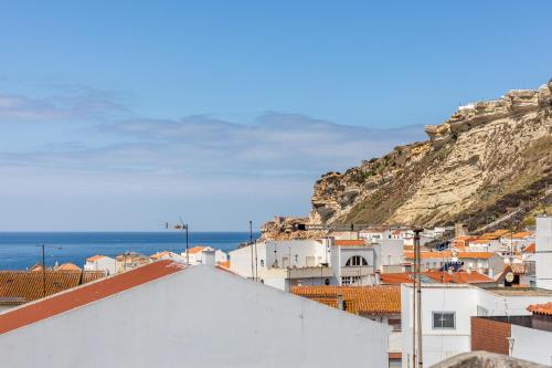 Carepa Suites -Nazaré, Steps from the Beach 1