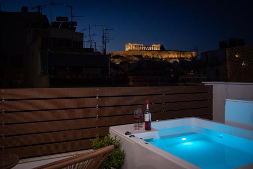 Private Jacuzzi & Acropolis View - The Athenian Loft, Athens