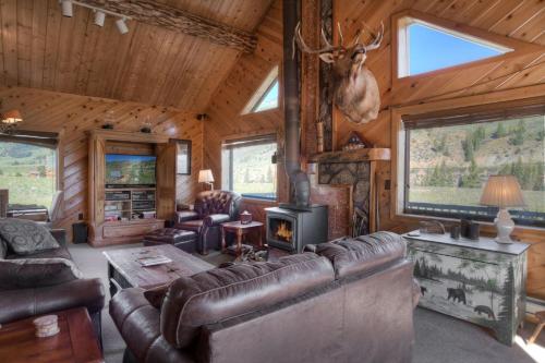 B&B Creede - Bristol Head Acres Rustic Cabin - Bed and Breakfast Creede