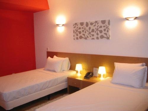 2 twin beds