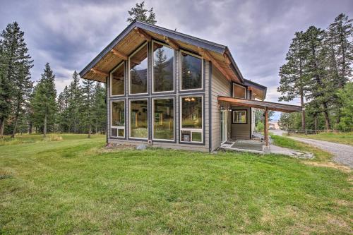 Pet-Friendly Eureka Getaway with Mountain Views