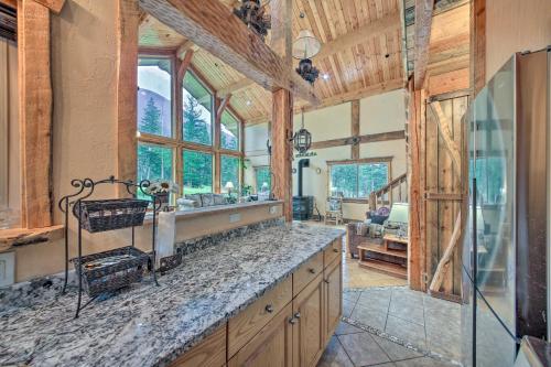 Pet-Friendly Eureka Getaway with Mountain Views in Glen Lake