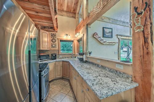 Pet-Friendly Eureka Getaway with Mountain Views in Glen Lake