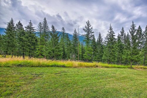 Pet-Friendly Eureka Getaway with Mountain Views